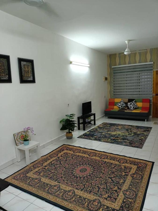 Anggun Homestay Seri Iskandar Bagian luar foto